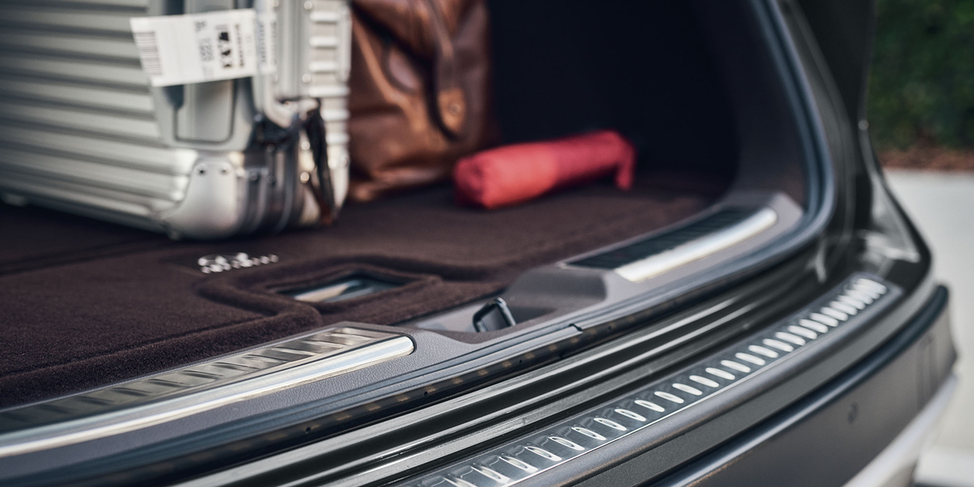 Android Auto, Lane Departure Warning, Blind Spot Intervention, Inspired Driving Experience, Effortless Style, Modern Connectivity, Exceptional Handling, Autonomous Drive Capability, Expressive Exterior, Premium Sound System, Fine-Tuned Suspension, Efficient Fuel Economy, Personalized Driving Modes, Intuitive Touchscreen, Refined Aerodynamics, Traffic Sign Recognition