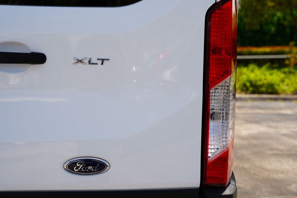 2022 Ford Transit Passenger Wagon XLT