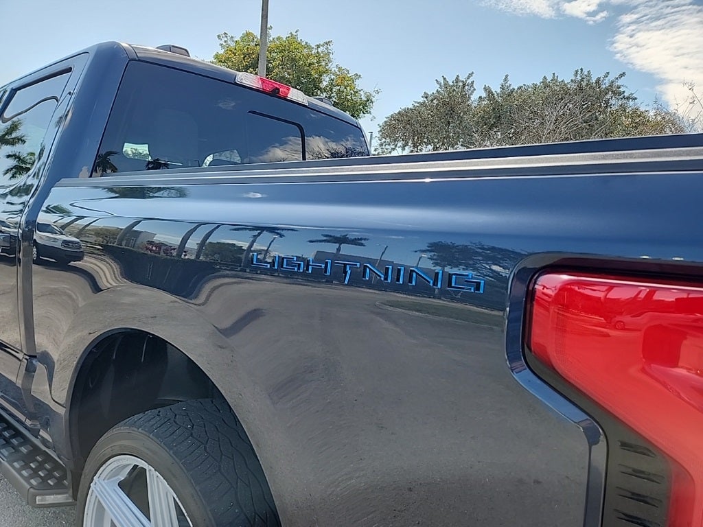 2022 Ford F-150 Lightning Platinum