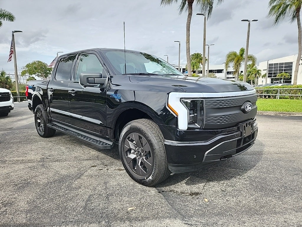 2025 Ford F-150 Lightning Flash