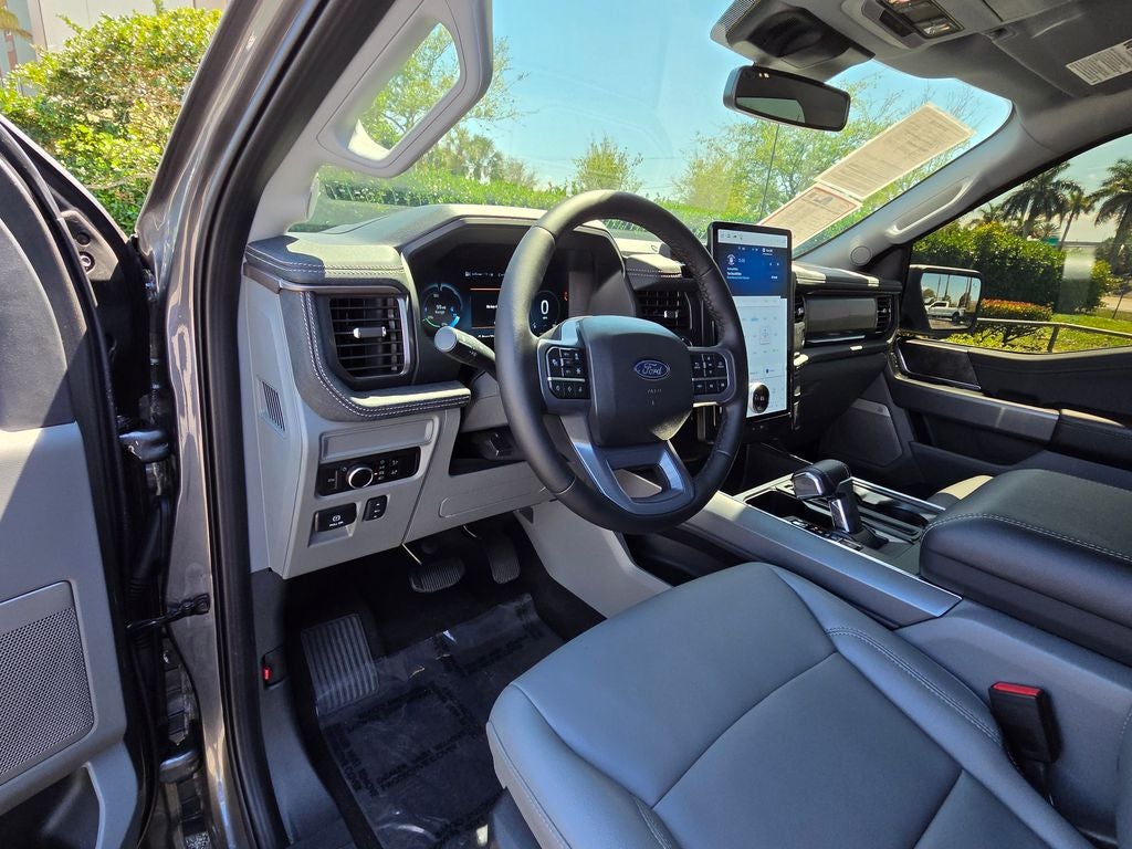 2025 Ford F-150 Lightning Flash