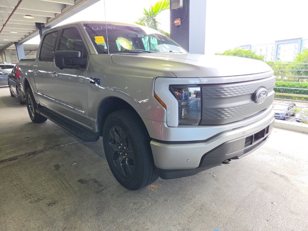 2025 Ford F-150 Lightning Flash