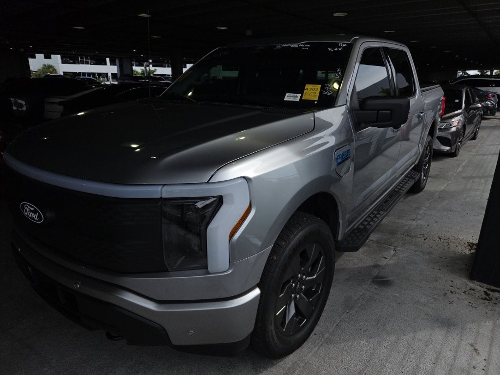 2025 Ford F-150 Lightning Flash