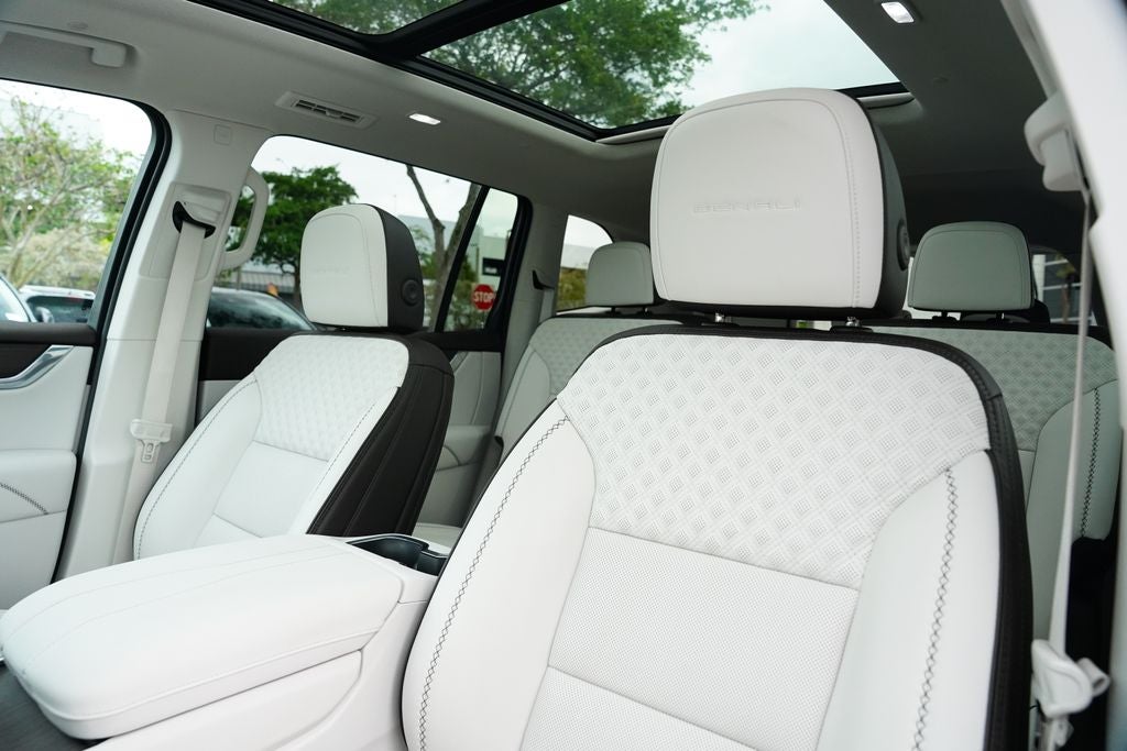 2024 GMC Acadia Denali