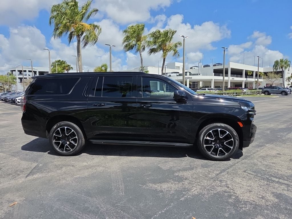 2023 Chevrolet Suburban RST