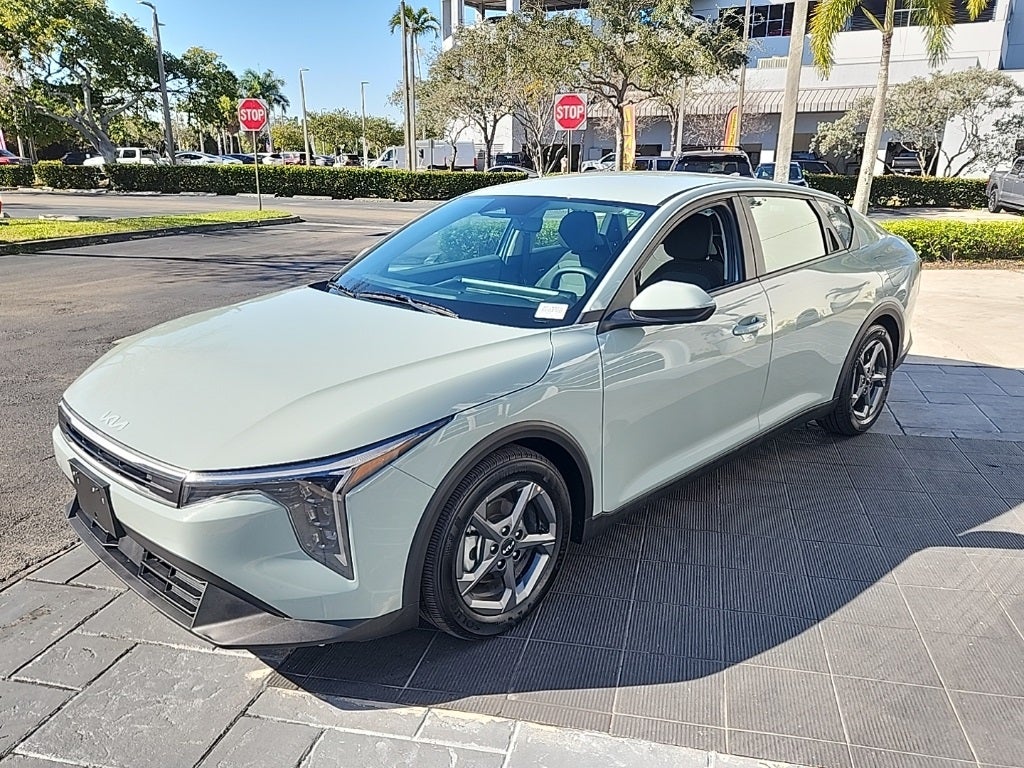 2025 Kia K4 LXS