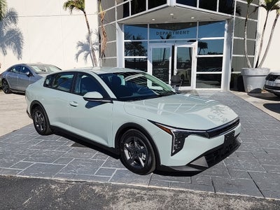2025 Kia K4 LXS