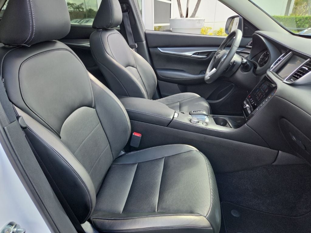 2023 INFINITI QX50 LUXE
