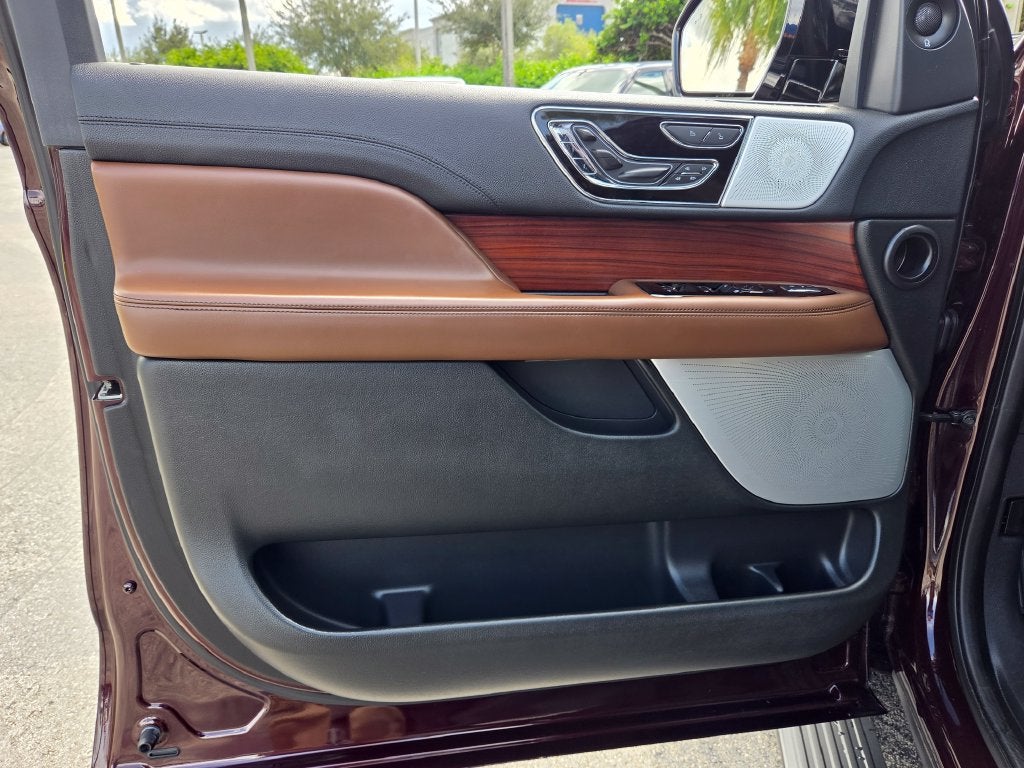 2023 Lincoln Navigator L Reserve