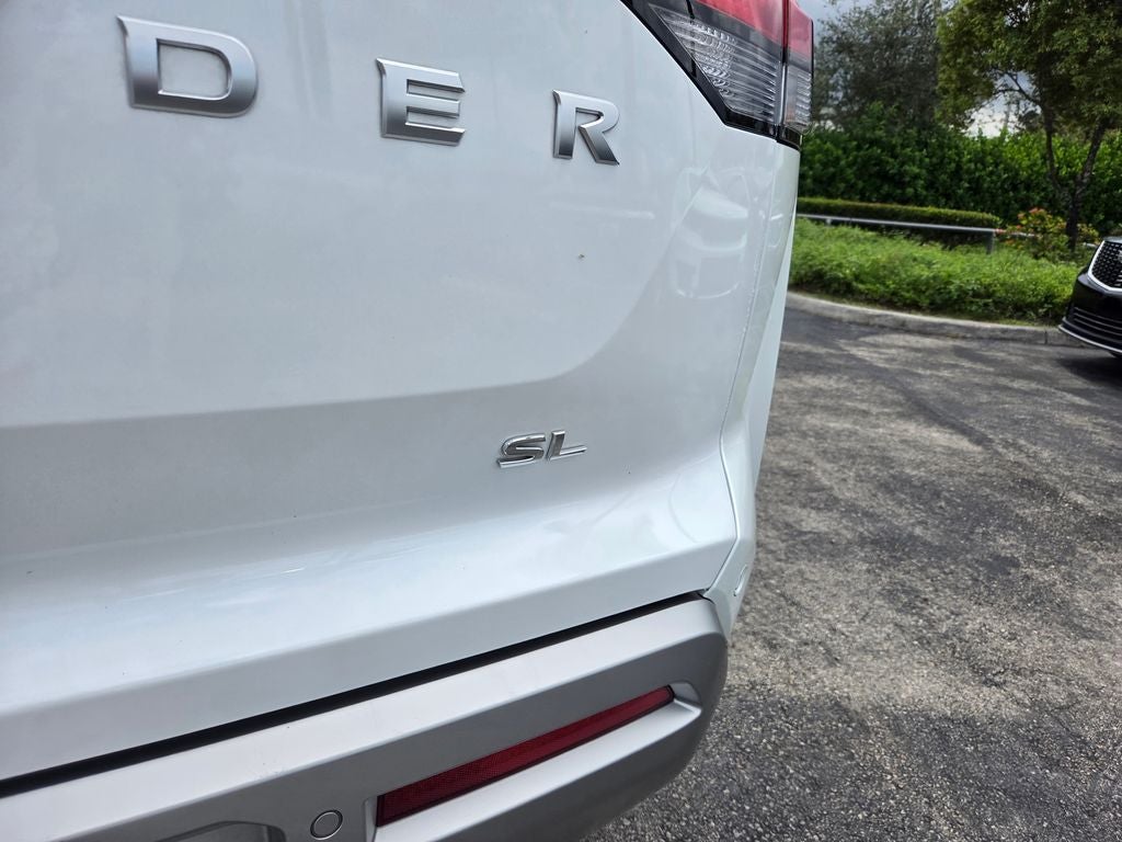 2025 Nissan Pathfinder SL
