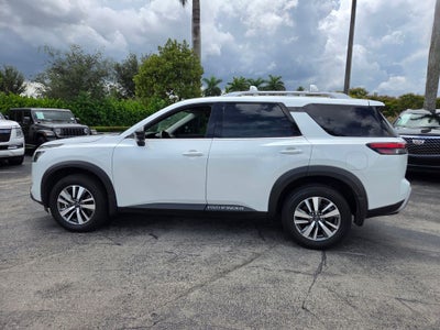 2025 Nissan Pathfinder SL