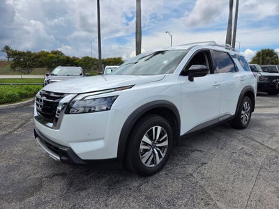 2025 Nissan Pathfinder SL