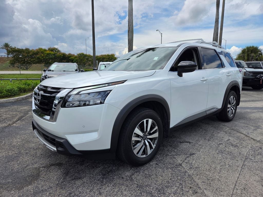 2025 Nissan Pathfinder SL