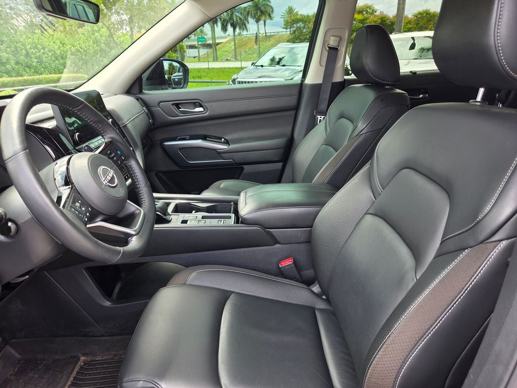 2025 Nissan Pathfinder SL