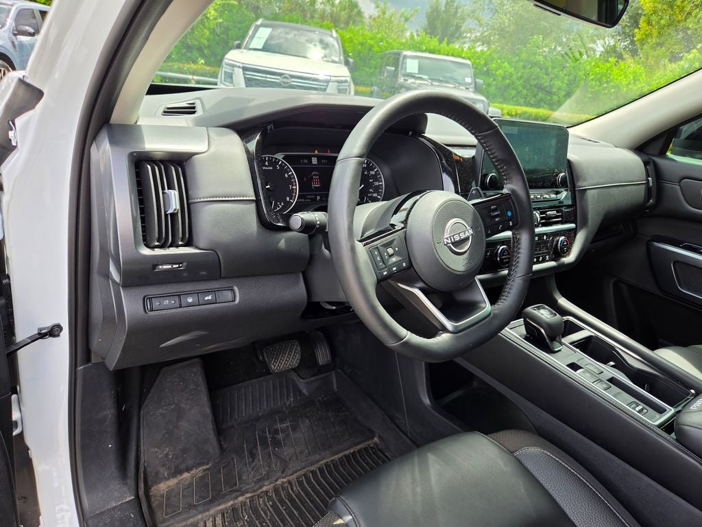 2025 Nissan Pathfinder SL