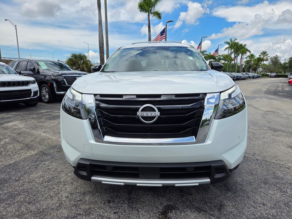 2025 Nissan Pathfinder SL
