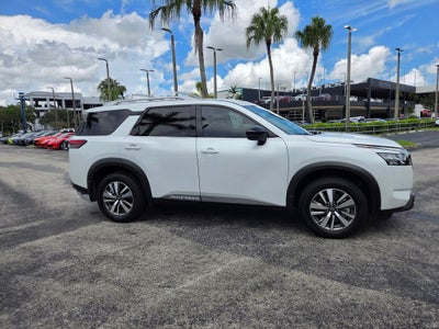 2025 Nissan Pathfinder SL