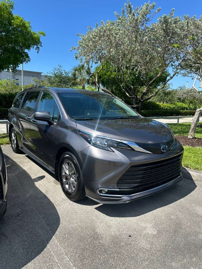 2024 Toyota Sienna XLE 8 Passenger