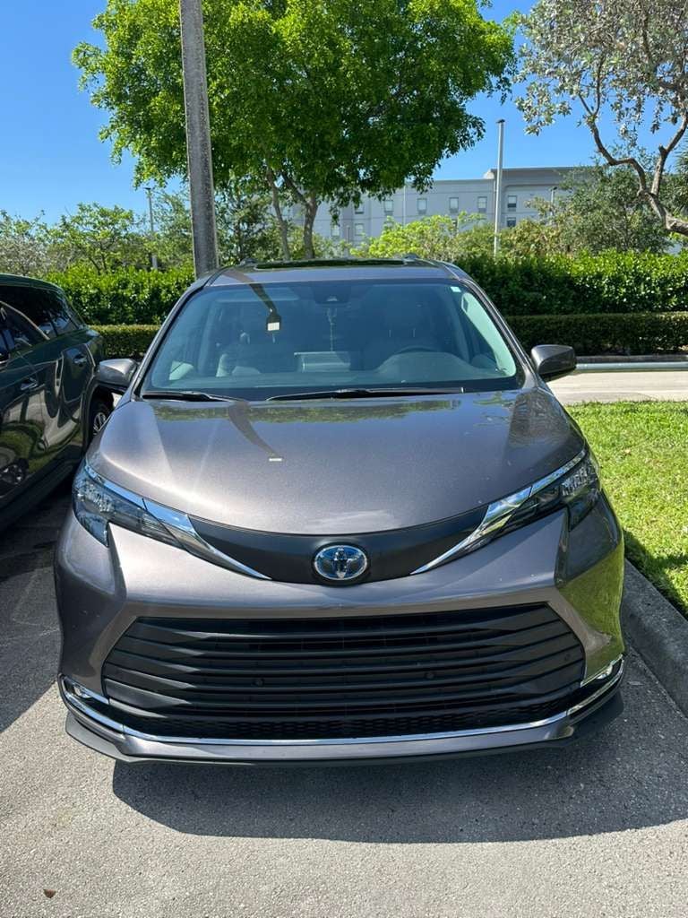2024 Toyota Sienna XLE 8 Passenger