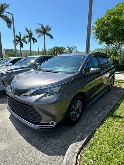 2024 Toyota Sienna XLE 8 Passenger