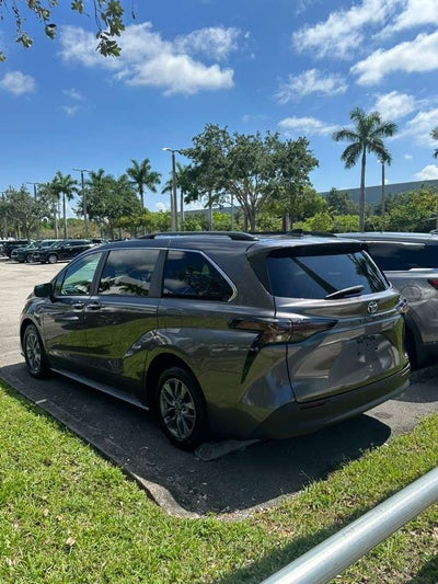 2024 Toyota Sienna XLE 8 Passenger