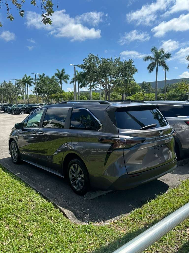 2024 Toyota Sienna XLE 8 Passenger