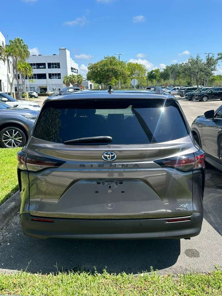 2024 Toyota Sienna XLE 8 Passenger
