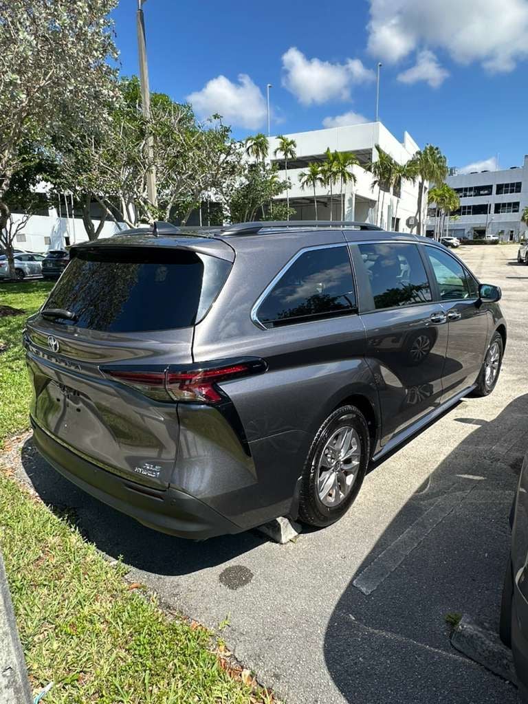 2024 Toyota Sienna XLE 8 Passenger