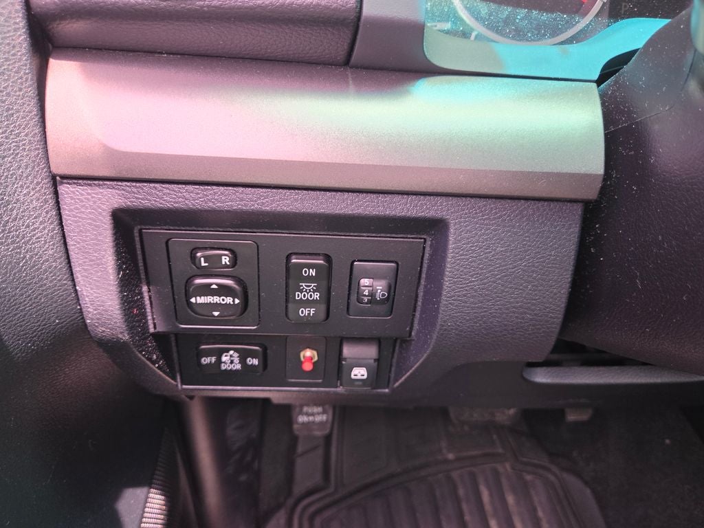 2017 Toyota Tundra SR5 5.7L V8