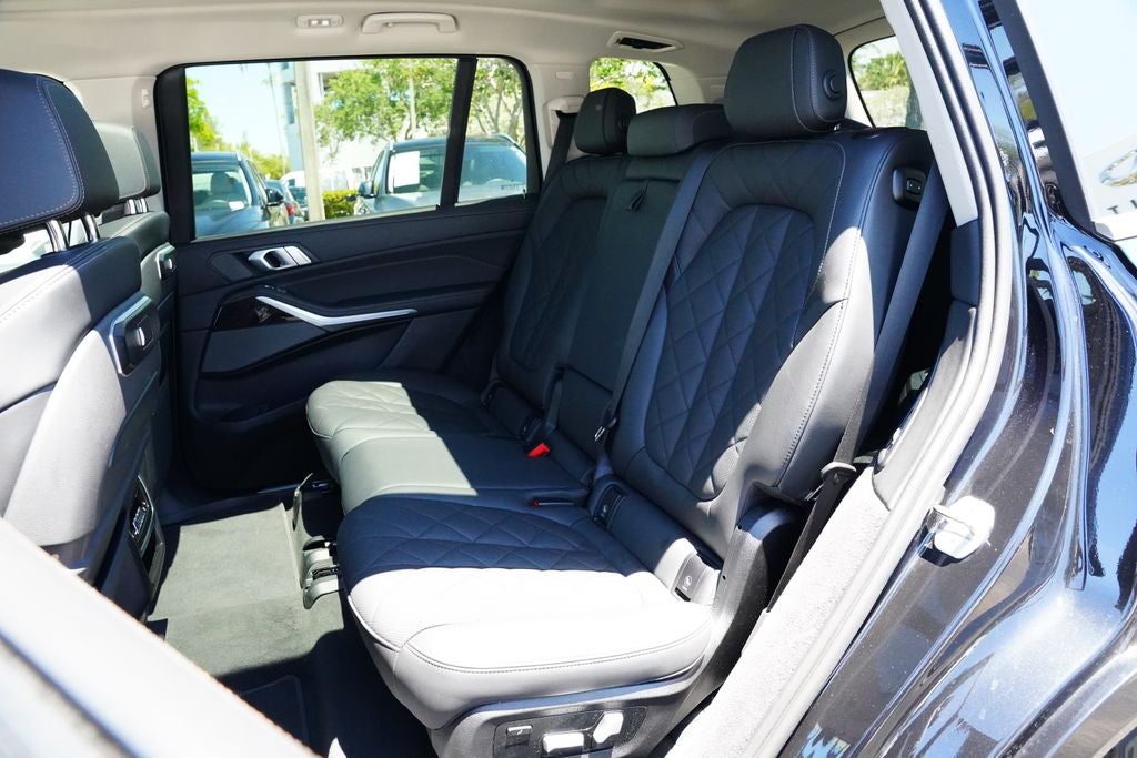 2025 BMW X7 xDrive40i