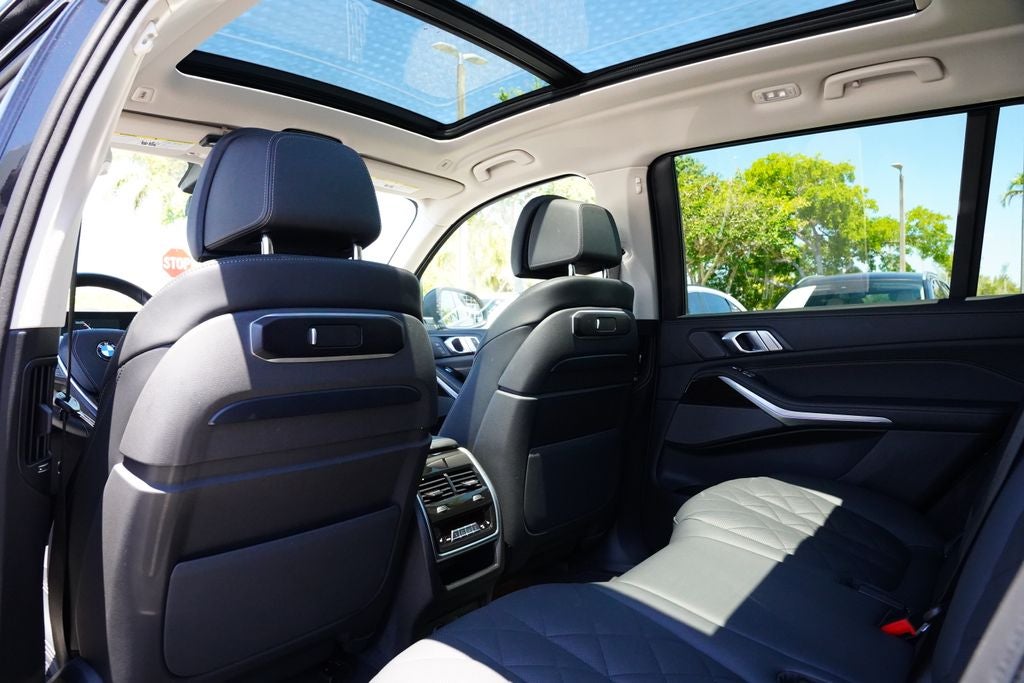 2025 BMW X7 xDrive40i