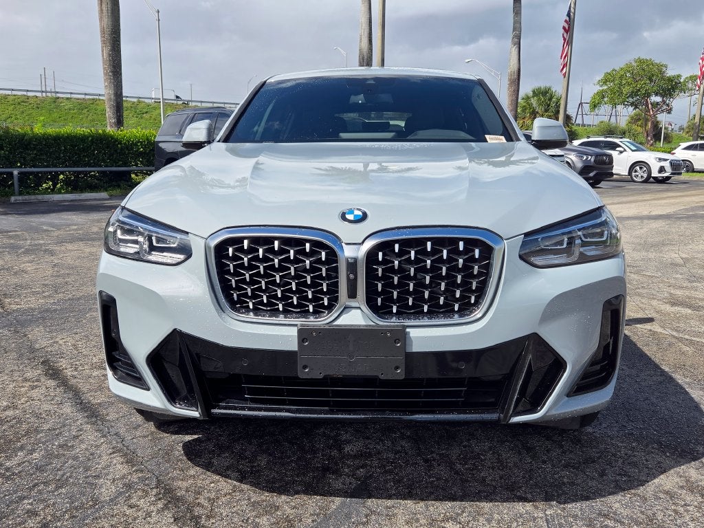 2023 BMW X4 xDrive30i