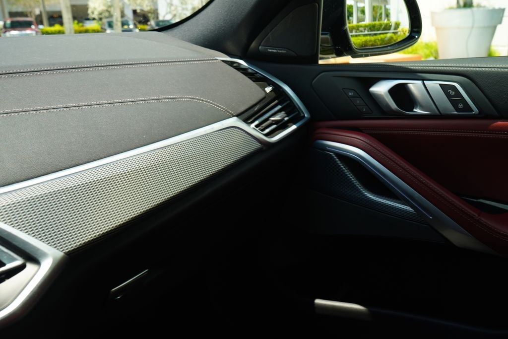 2021 BMW X6 M50i