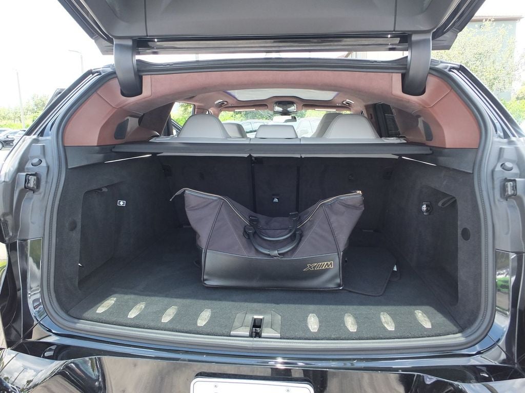 2023 BMW XM Base