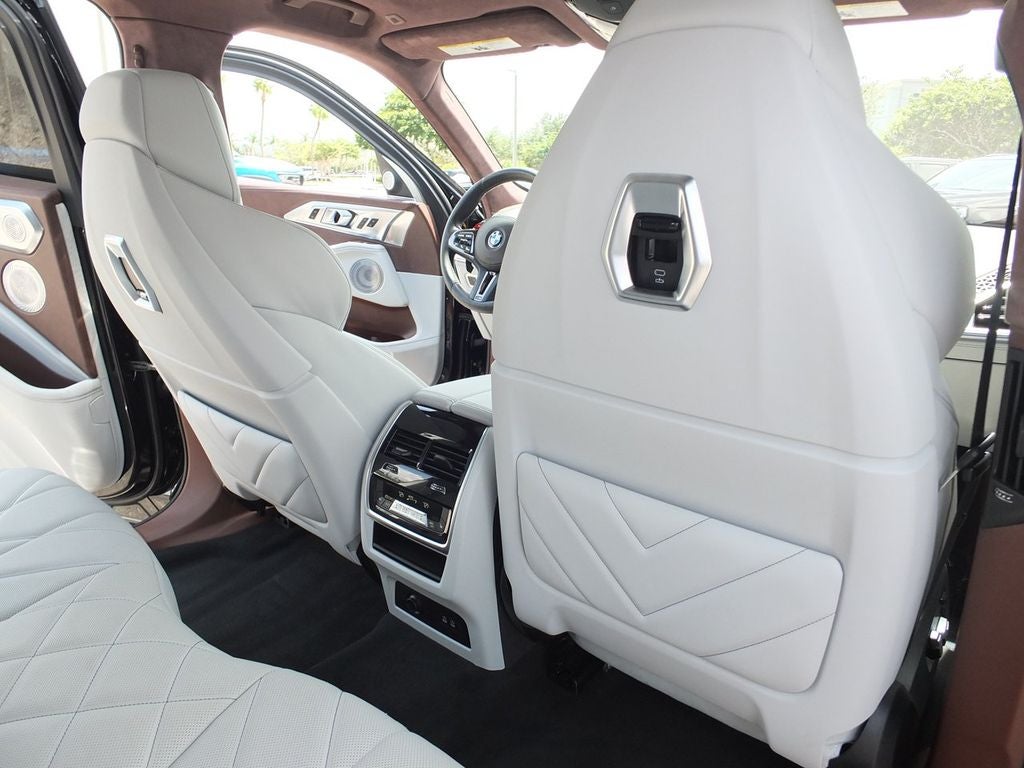 2023 BMW XM Base