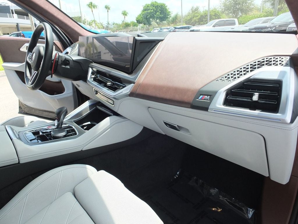 2023 BMW XM Base