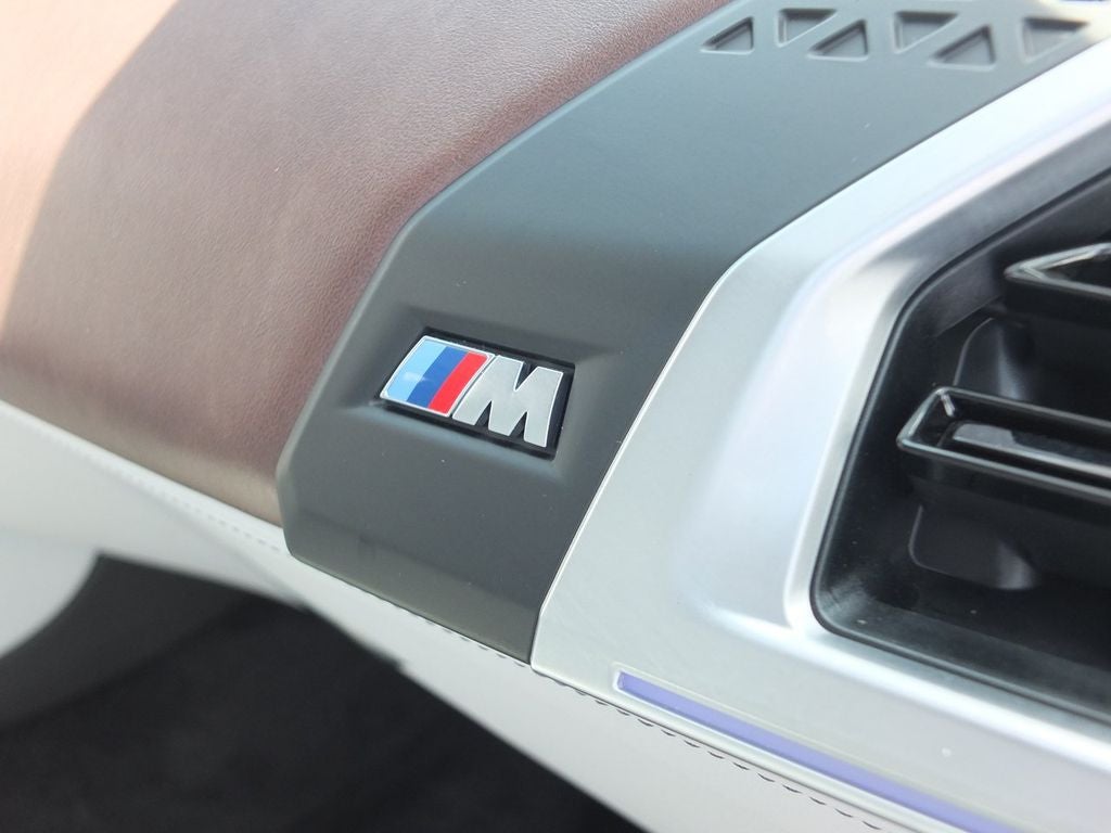 2023 BMW XM Base