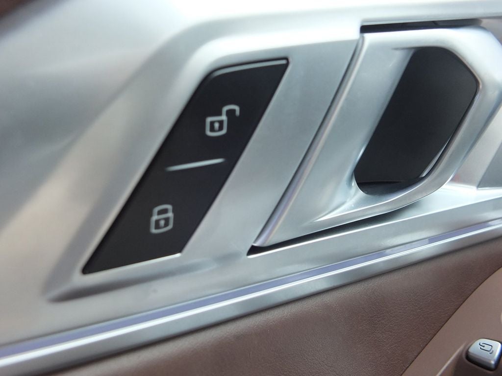 2023 BMW XM Base