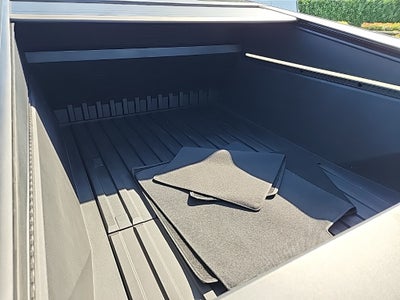 2025 Tesla Cybertruck Base