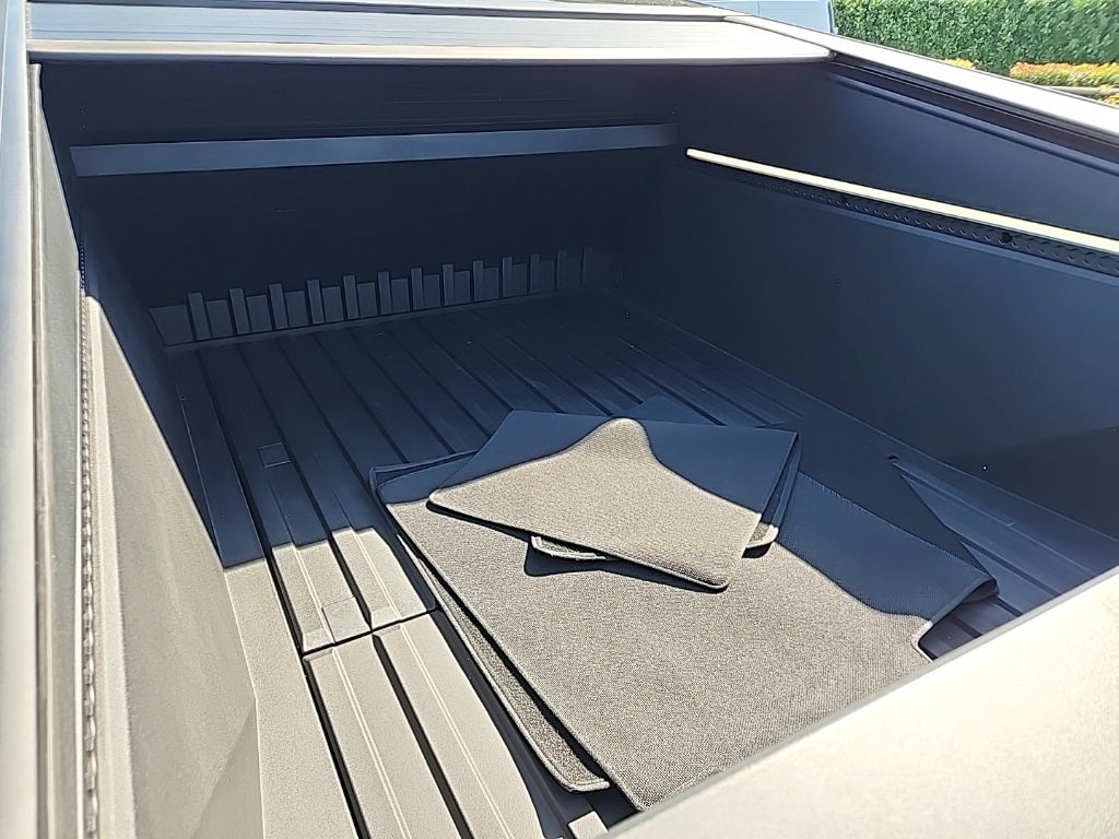 2025 Tesla Cybertruck Base