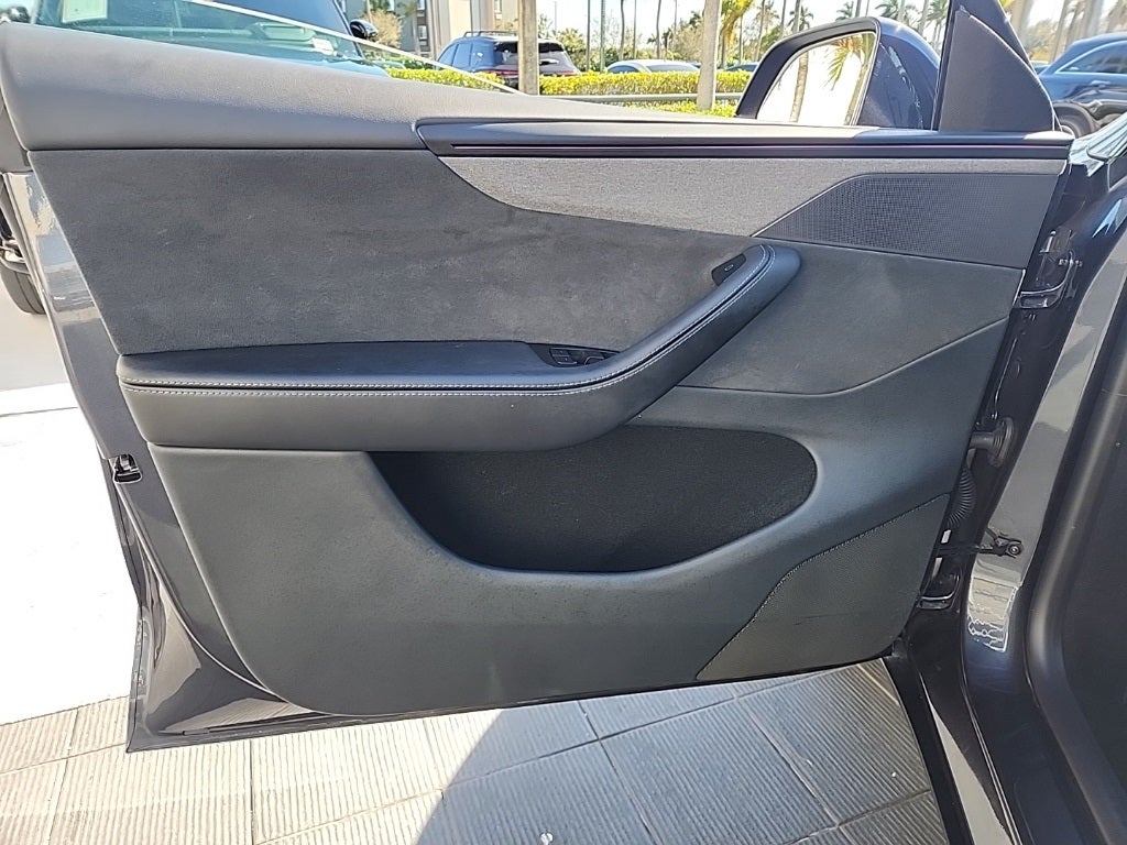 2026 Tesla Model Y Base