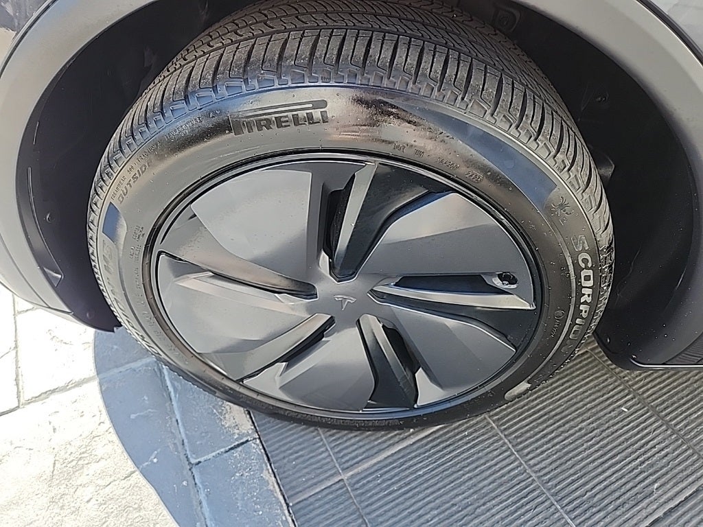 2026 Tesla Model Y Base