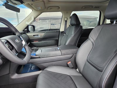 2025 INFINITI QX80 LUXE