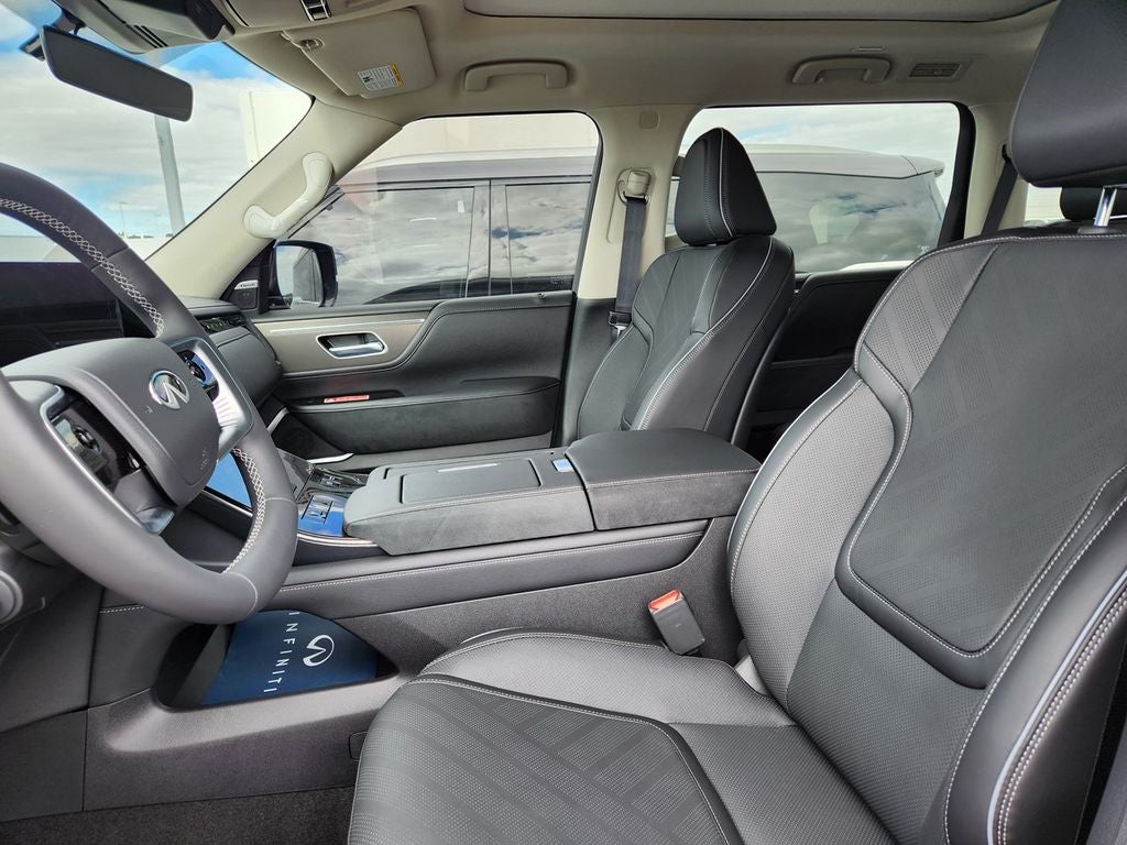2025 INFINITI QX80 LUXE