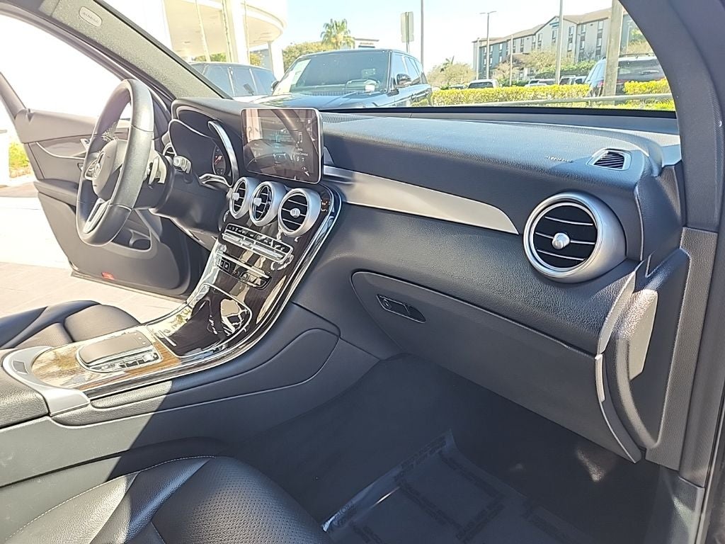 2022 Mercedes-Benz GLC 300 GLC 300