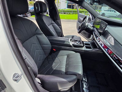 2025 BMW 7 Series 740i