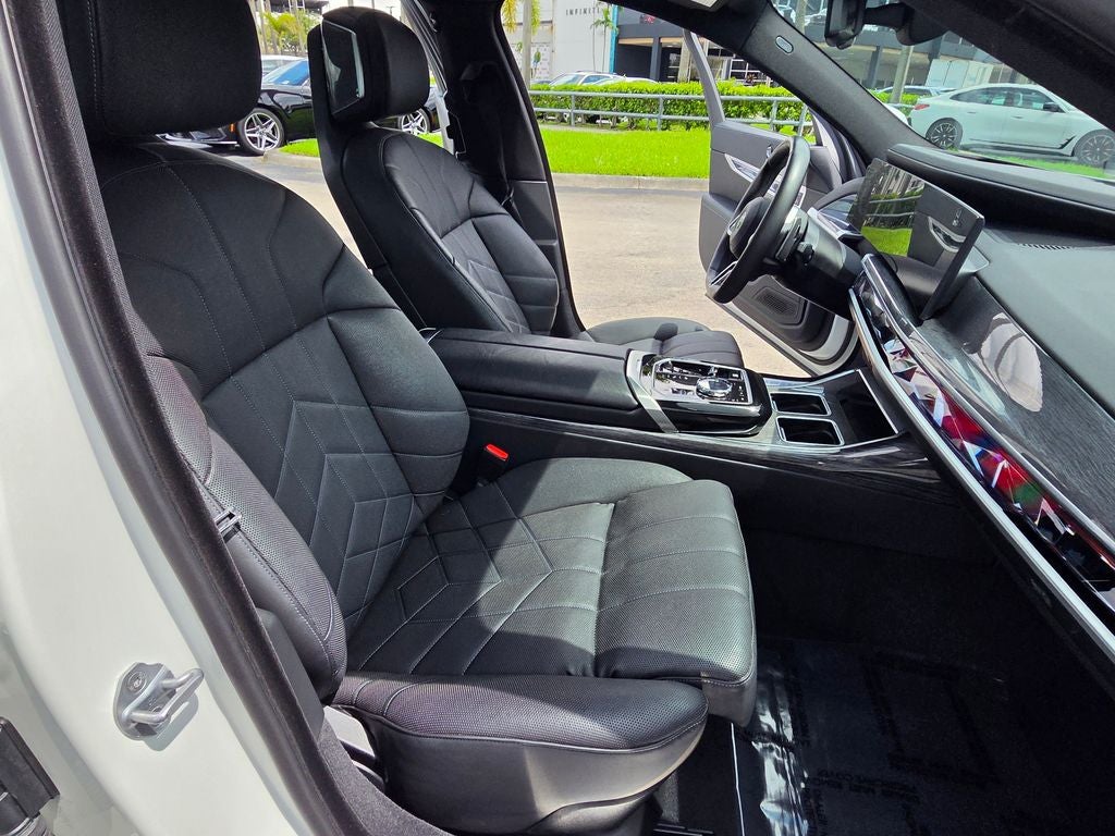2025 BMW 7 Series 740i