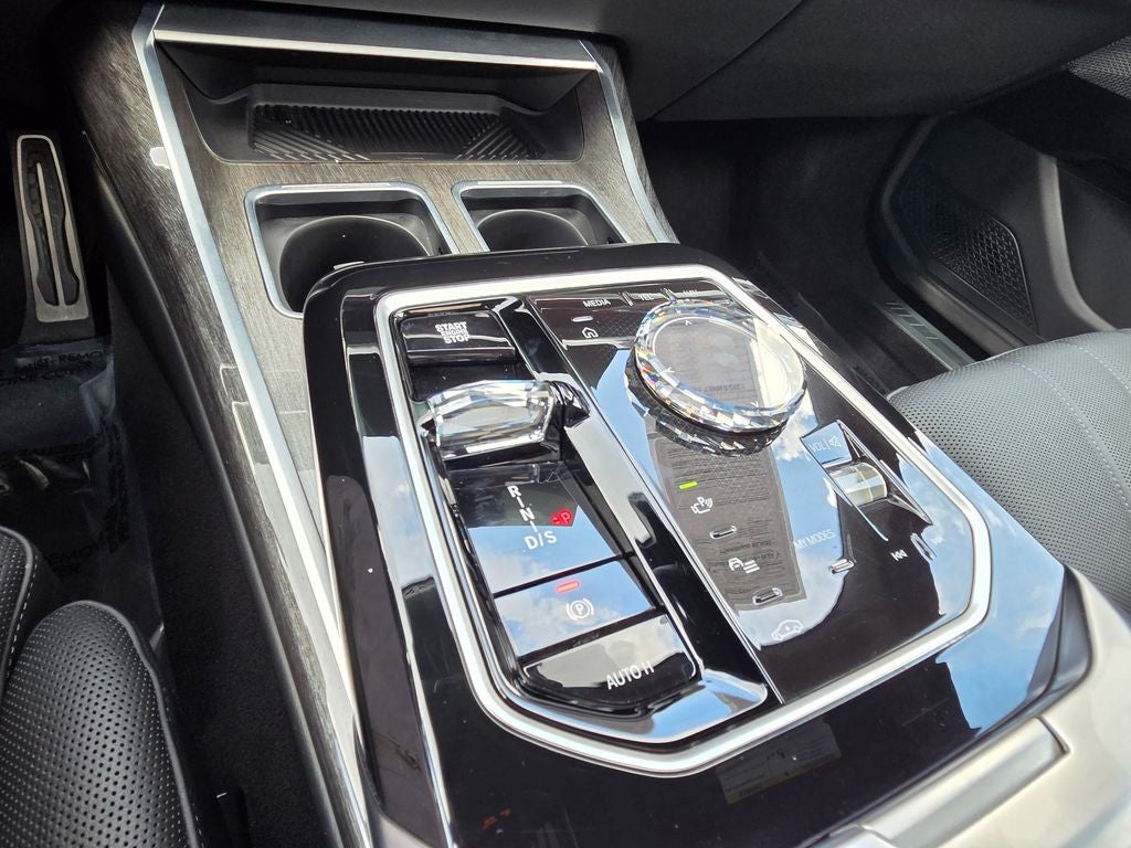 2025 BMW 7 Series 740i
