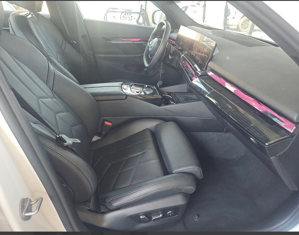 2025 BMW 5 Series 540i xDrive PREMIUM PACKAGE