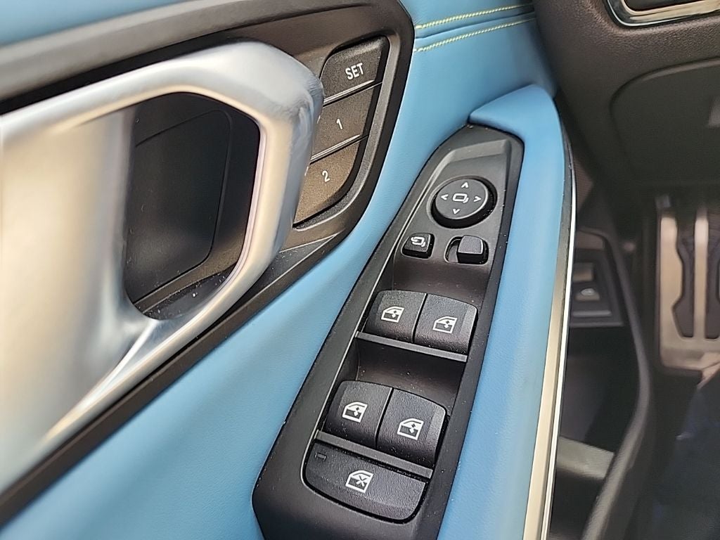 2022 BMW M3 Base Carbon Fiber Buckets